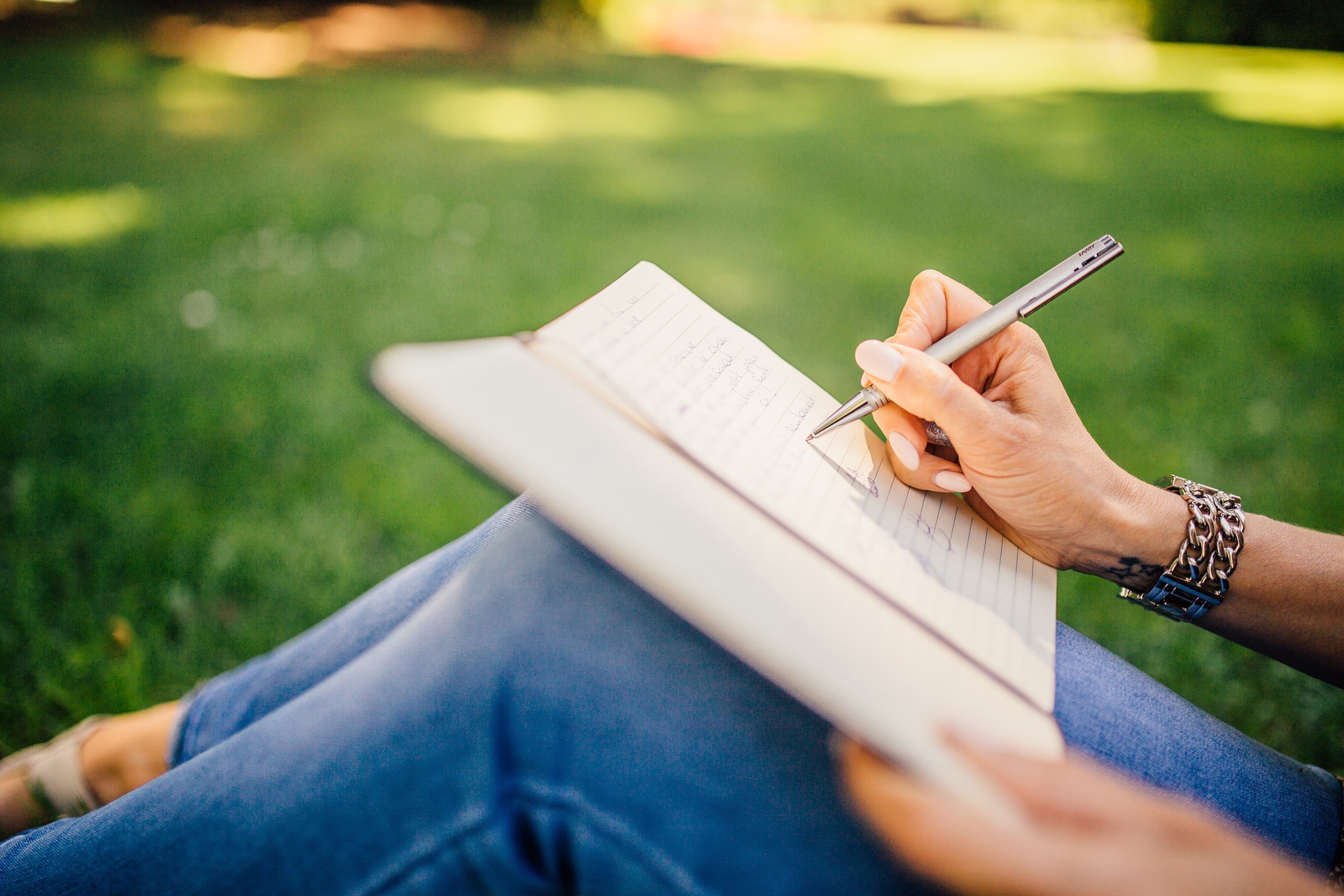 Writing 923882 1920